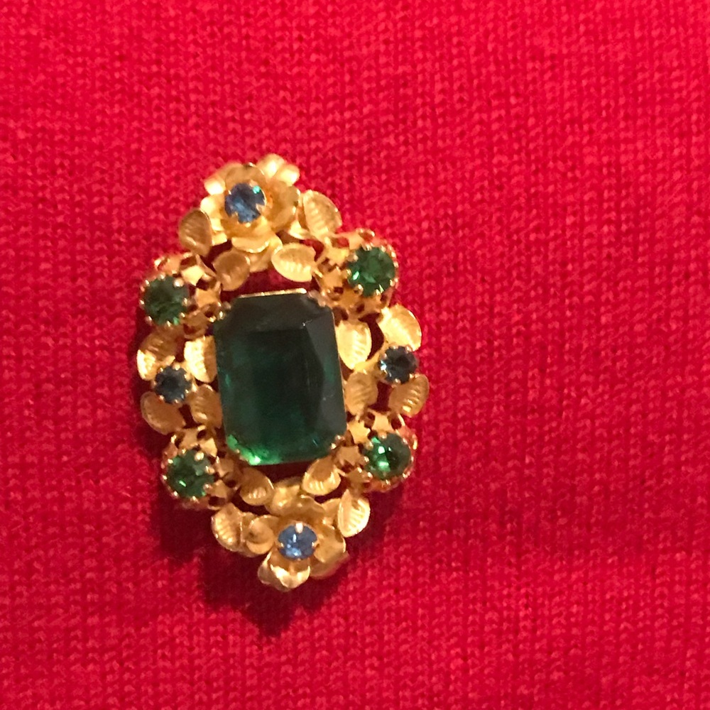Beautiful Emerald Pin